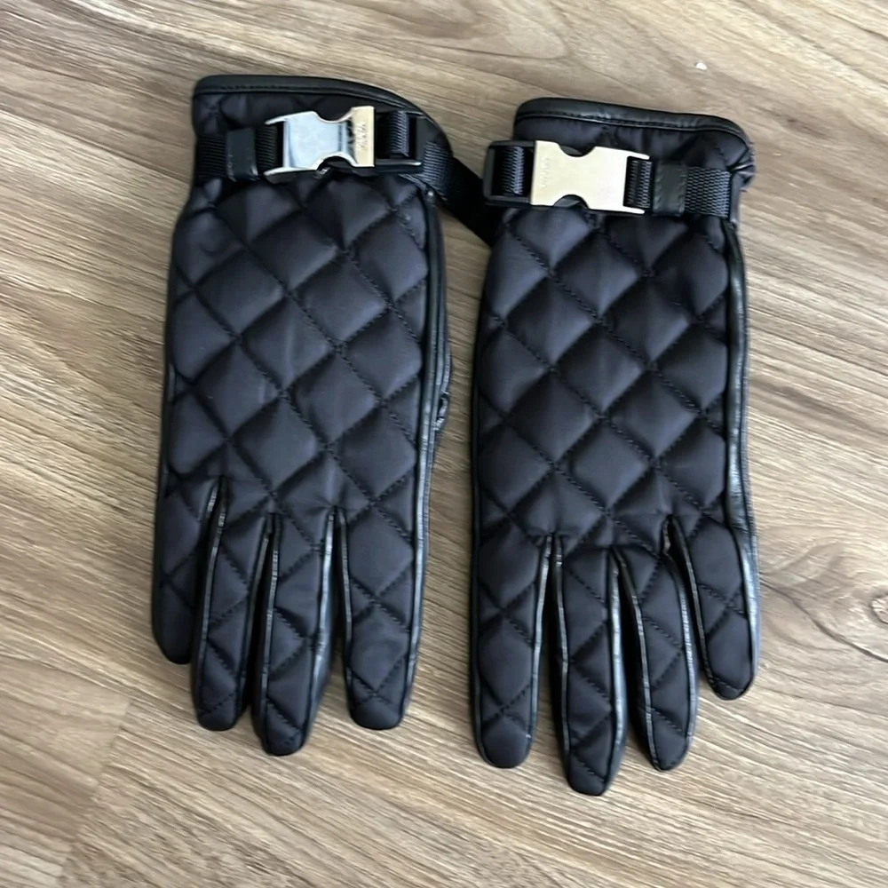 Prada Quilted Engraved Silver Logo Buckle Cashmere Lined 7.5 Gloves - Picture 4 of 12